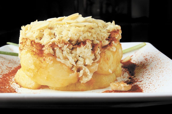 Os espanhóis não almoçam antes das 14 nem jantam antes das 22: entre as duas distanciadas refeições, apreciam as tapas, pequenas porções de muitas coisas gostosas a que os brasileiros chamam petiscos